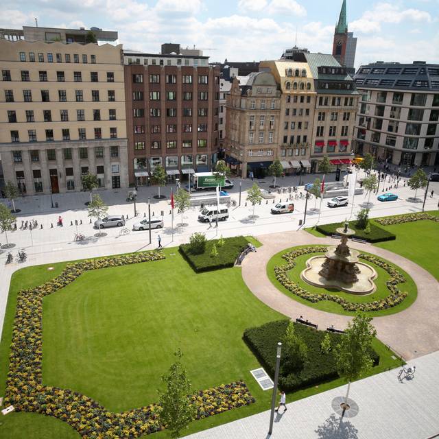 Der Blick auf den Corneliusplatz am Nordende der Königsallee.