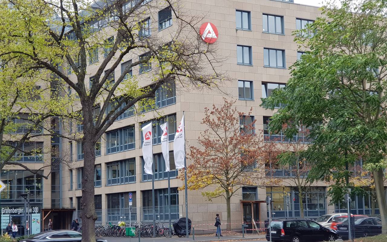 Das Gebäude der Düsseldorfer Agentur für Arbeit von aussen.