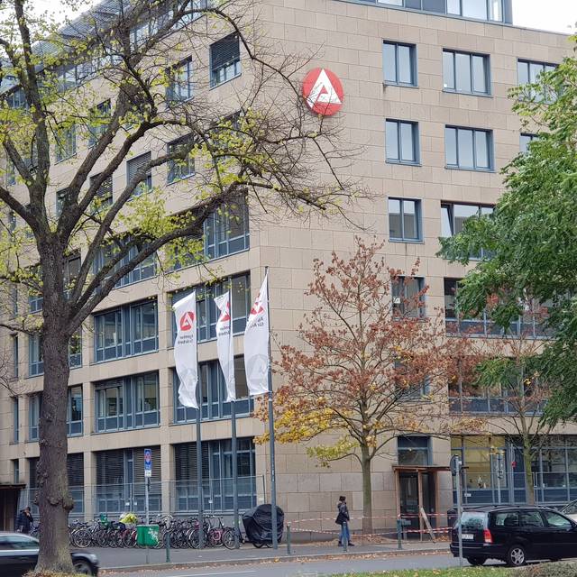 Das Gebäude der Düsseldorfer Agentur für Arbeit von aussen.