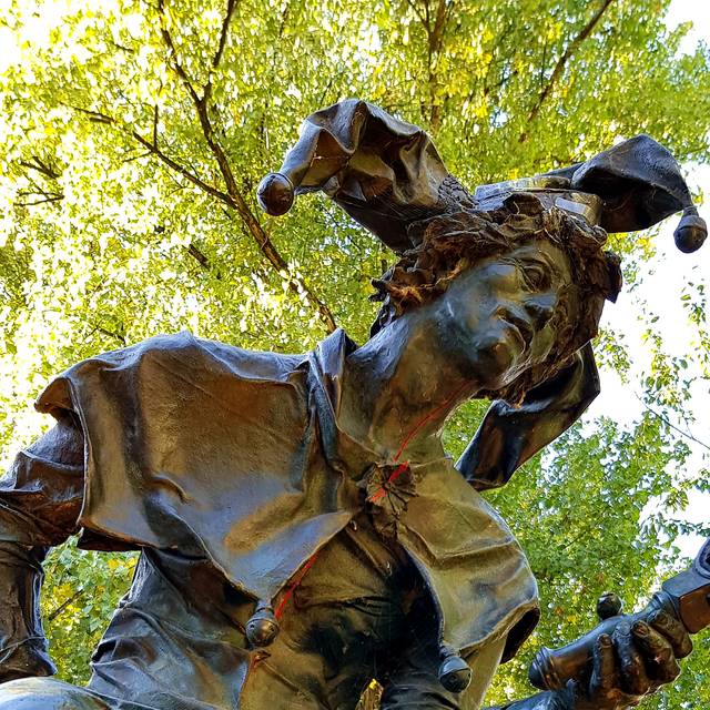 Das Hoppeditzdenkmal in der Altstadt. Es wurde vom Künstler Bert Gerresheim gestaltet.