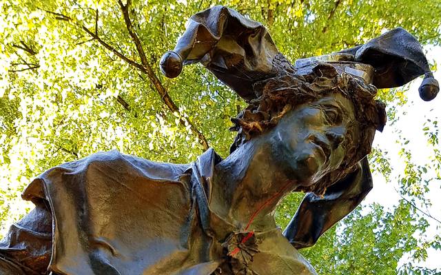 Das Hoppeditzdenkmal in der Altstadt. Es wurde vom Künstler Bert Gerresheim gestaltet.
