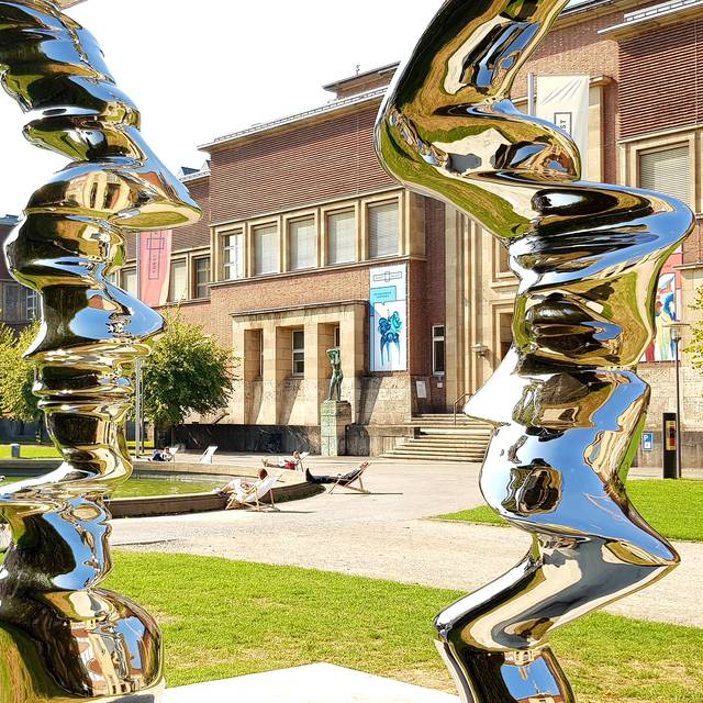Das Museum Kunstpalast mit Blick vom Ehrenhof