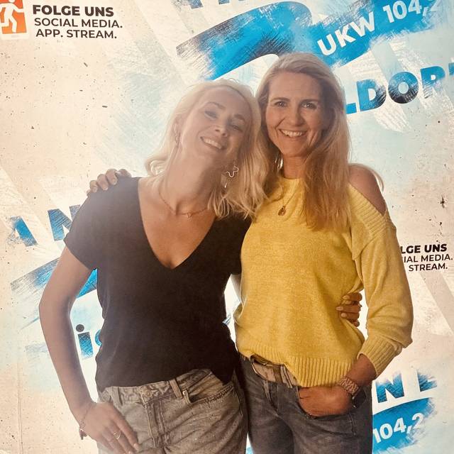Claudia Monréal, Moderatorin bei Antenne Düsseldorf mit Sängerin Ramona Nerra