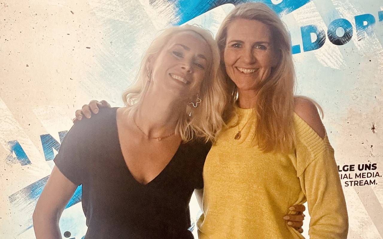 Claudia Monréal, Moderatorin bei Antenne Düsseldorf mit Sängerin Ramona Nerra