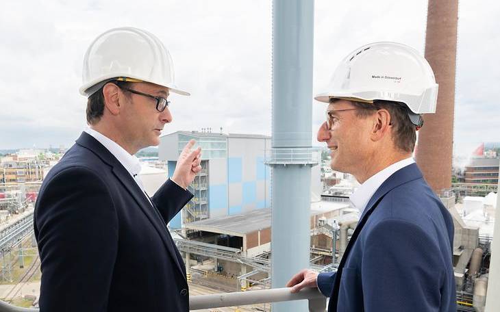 50 Meter hoher Kamin für Abwärme/Fernwärme auf Henkel-Gelände