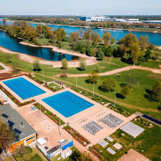 Eine Luftaufnahme des Löricker Freibades.