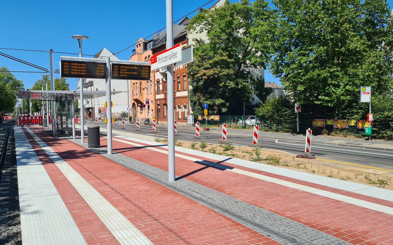 Die neu umgebaute barrierefreie Haltestelle "Prinzenallee".