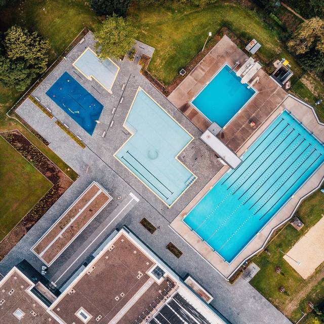 Das Allwetterbad in Flinger von oben.