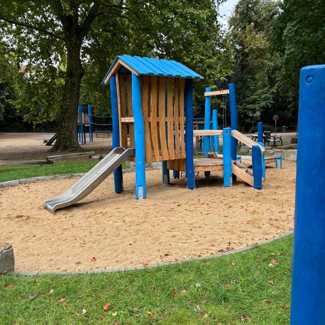 Neue Spielgeräte auf dem erweiterten Kinderspielplatz Hanielpark.