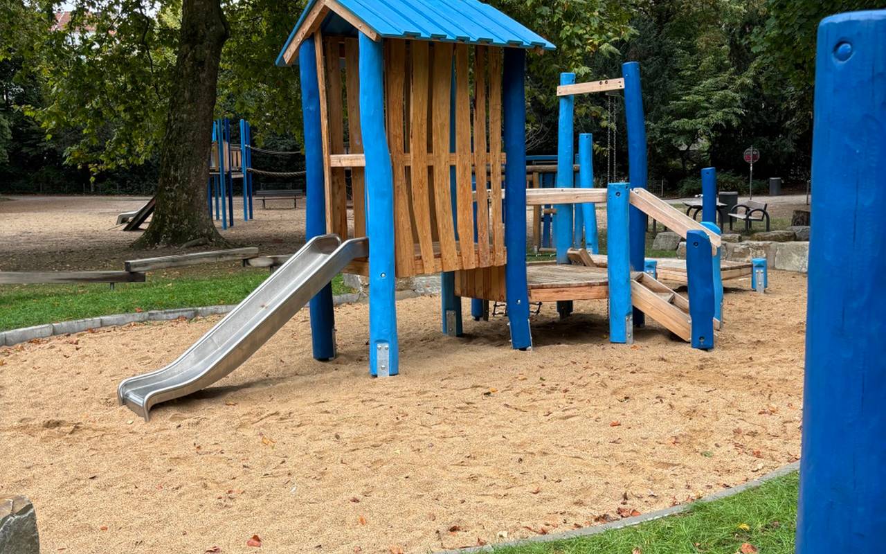Neue Spielgeräte auf dem erweiterten Kinderspielplatz Hanielpark.