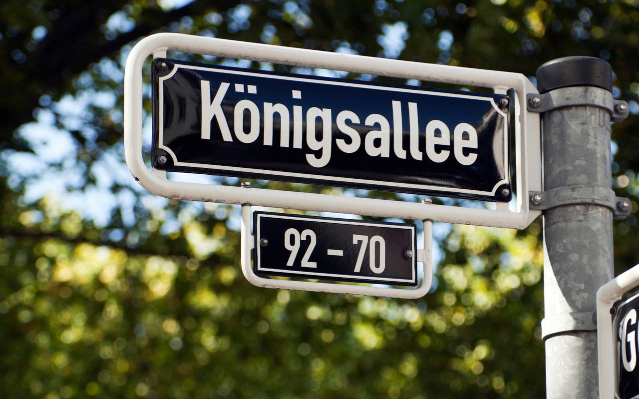 Das Straßenschild "Königsallee".