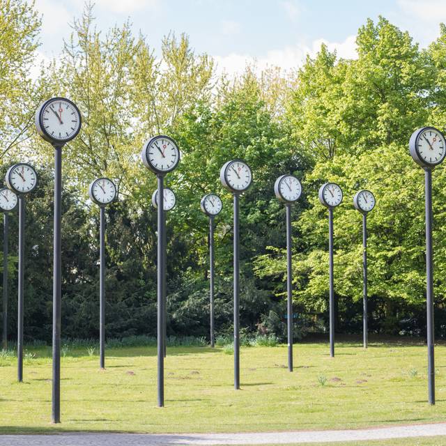 Das Uhrenfeld vor dem Volksgarten in Düsseldorf.