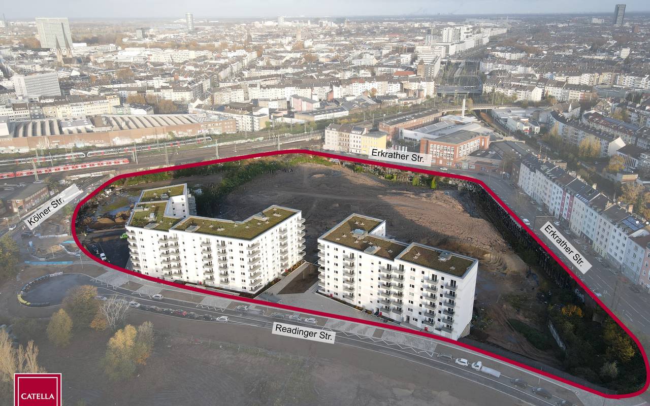Plan für das brachliegende Gelände hinter dem Hauptbahnhof zur Erkrather Straße hin. Auf dem Baufeld stehen bereits zwei große, weiße Gebäude.