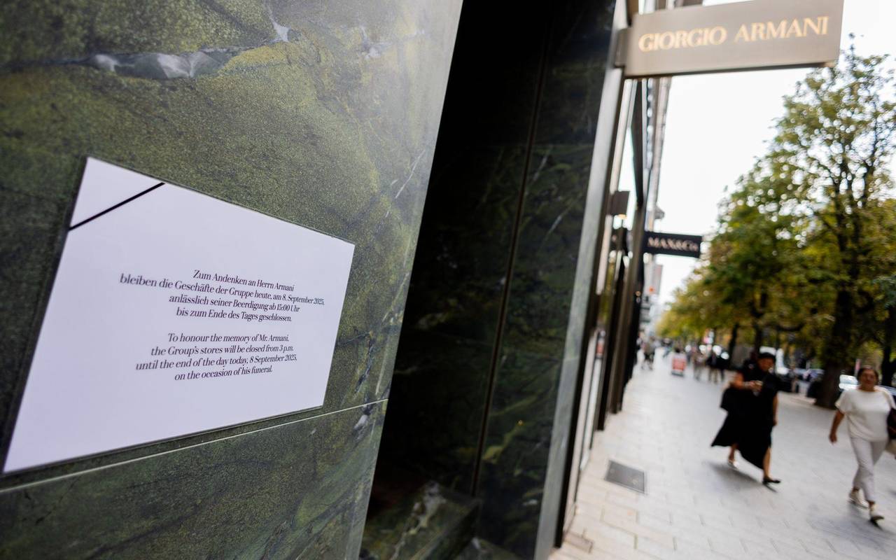 Beerdigung Modemacher Armani - Filiale Königsallee