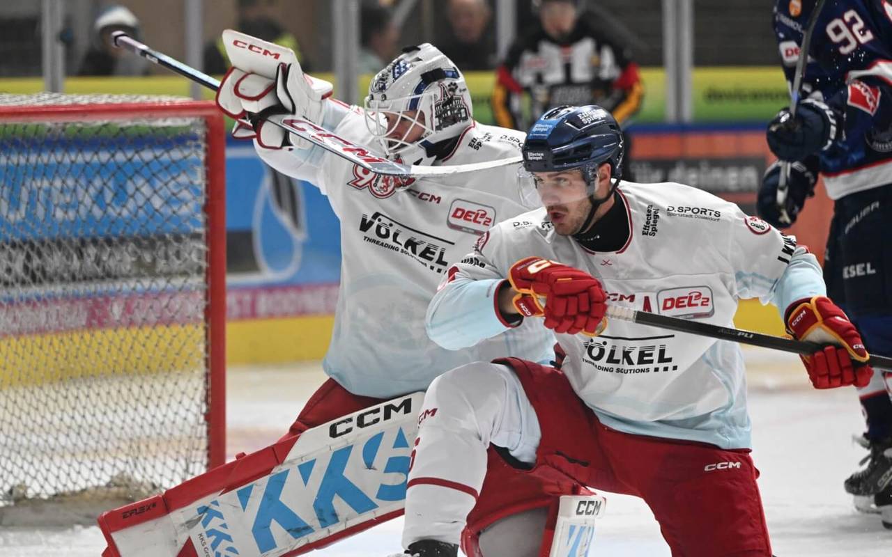 Spielszene aus dem Auswärtsspiel der DEG in Ravensburg.