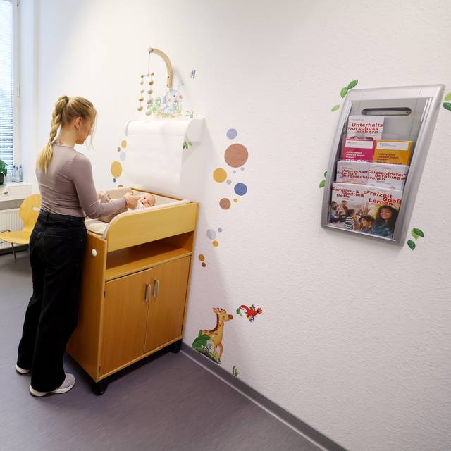 Neue Still- und Wickelmöglichkeiten am Hauptbahnhof und in städtischen Gebäuden: Die Stadt macht ihr Angebot noch familienfreundlicher.