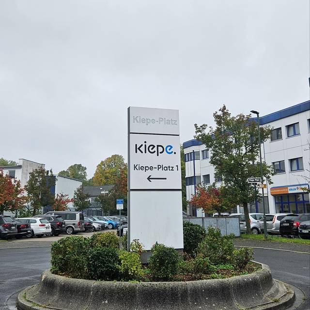 Kiepe Platz 1 mit Kiepe Schild in der Mitte.