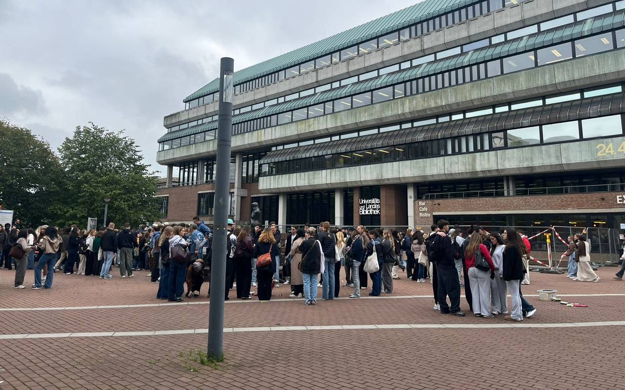 Campus der Heinrich-Heine-Uni. Ansicht der ULB.