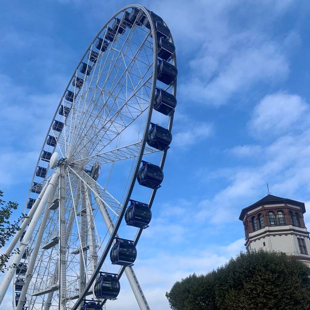 Das Riesenrad auf dem Burgplatz; das sogenannte Wheel of Vision.