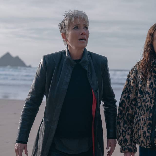 Die beiden Frauen arbeiten zusammen.