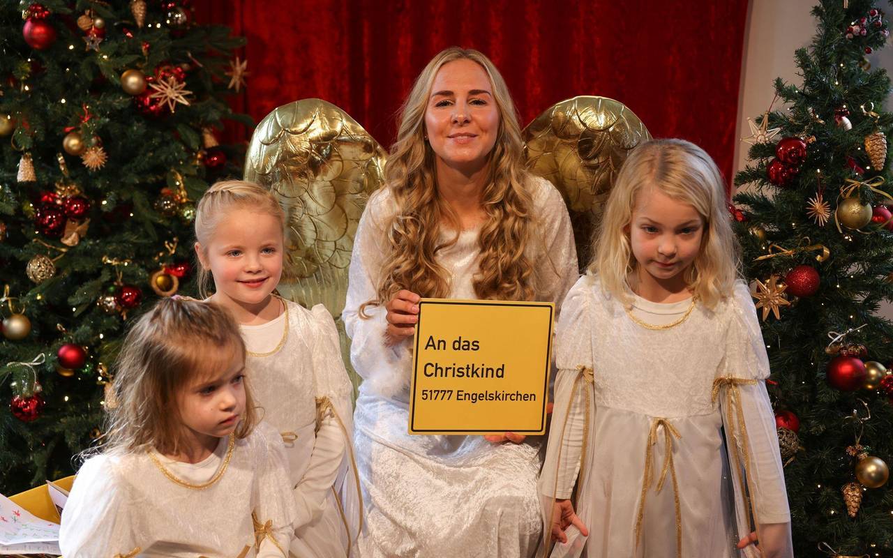 Eröffnung der Christkindpostfiliale in Engelskirchen
