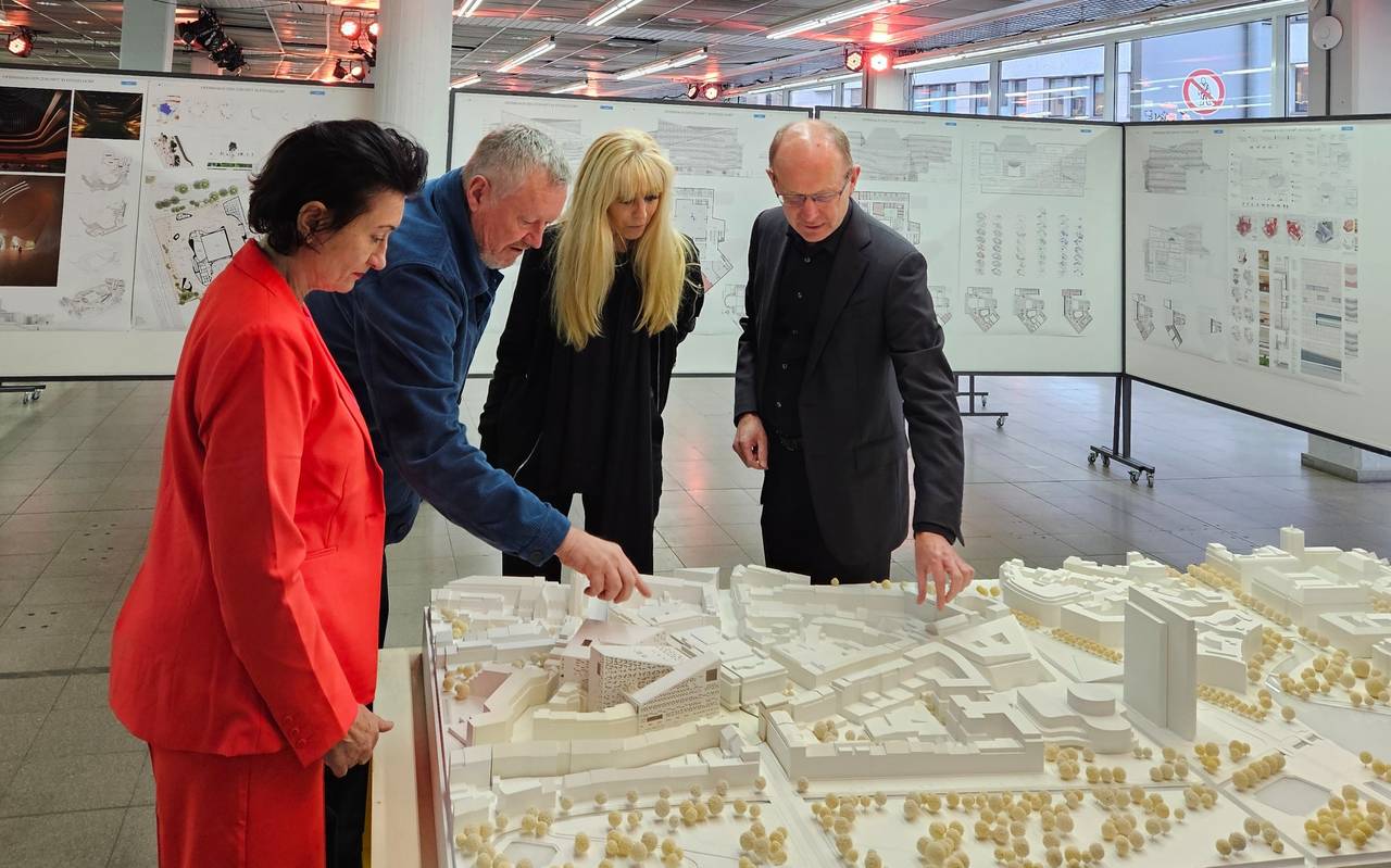 Verantwortliche schauen auf Gewinnermodell des Architektur-Wettbewerbs