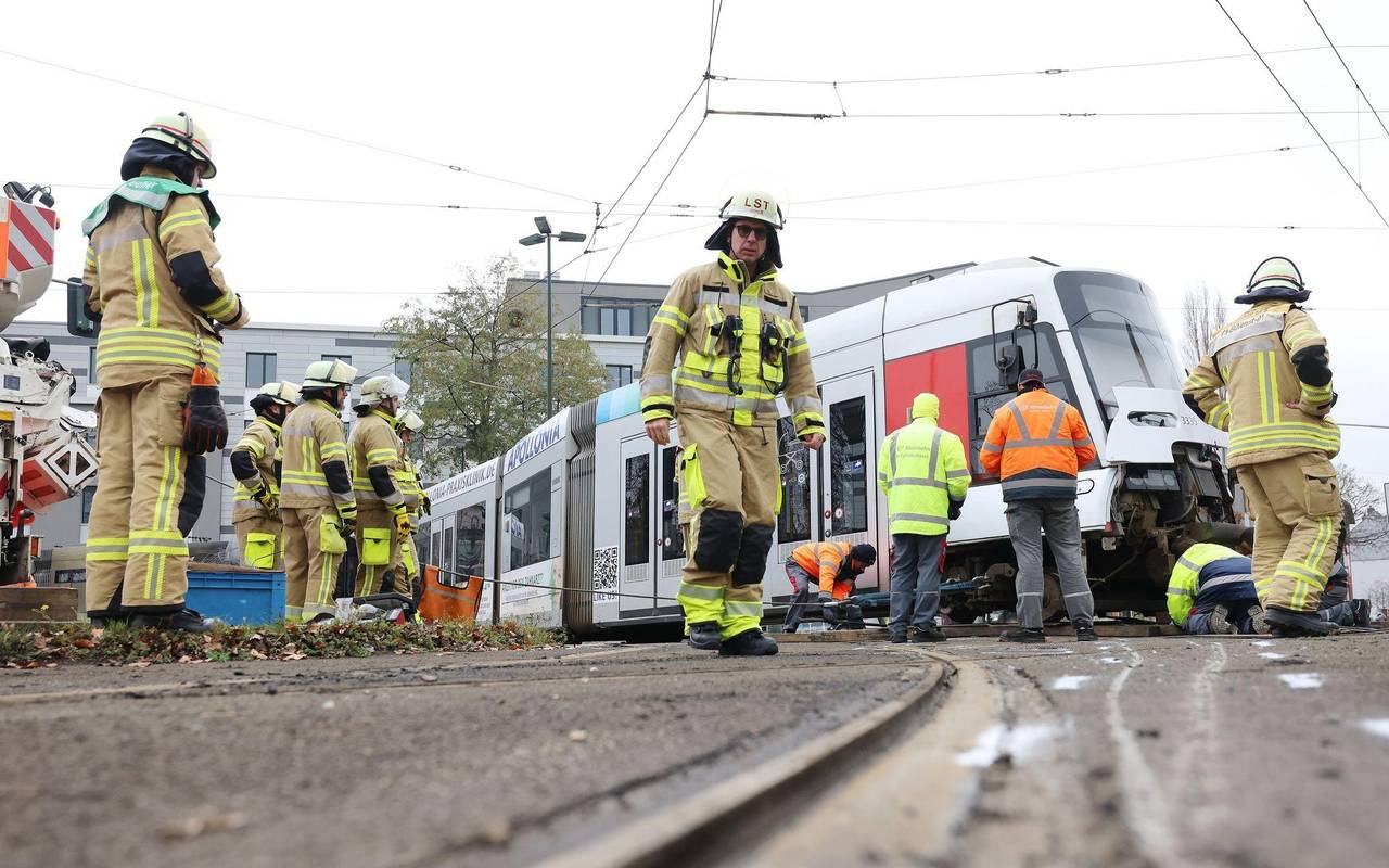 Straßenbahn in Düsseldorf entgleist