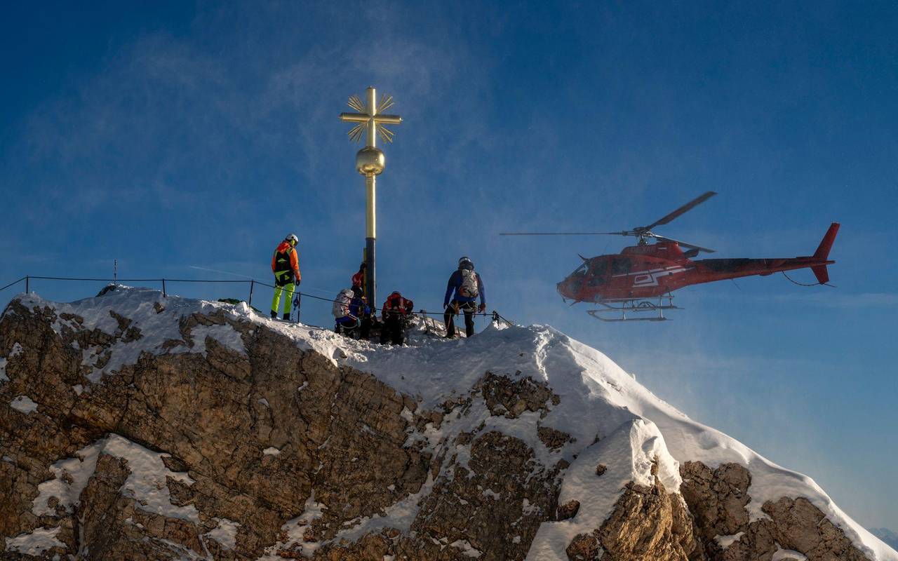 Rücktransport des Zugspitz-Gipfelkreuzes