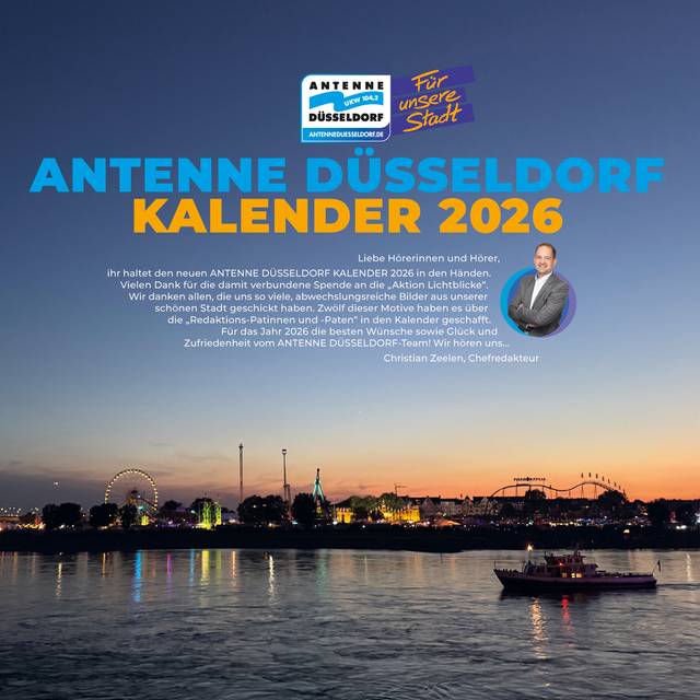 Das Titelbild zeigt die Rheinkirmes am Abend der Drohnenshow die "I love Düsseldorf" in den Himmel schreiben.