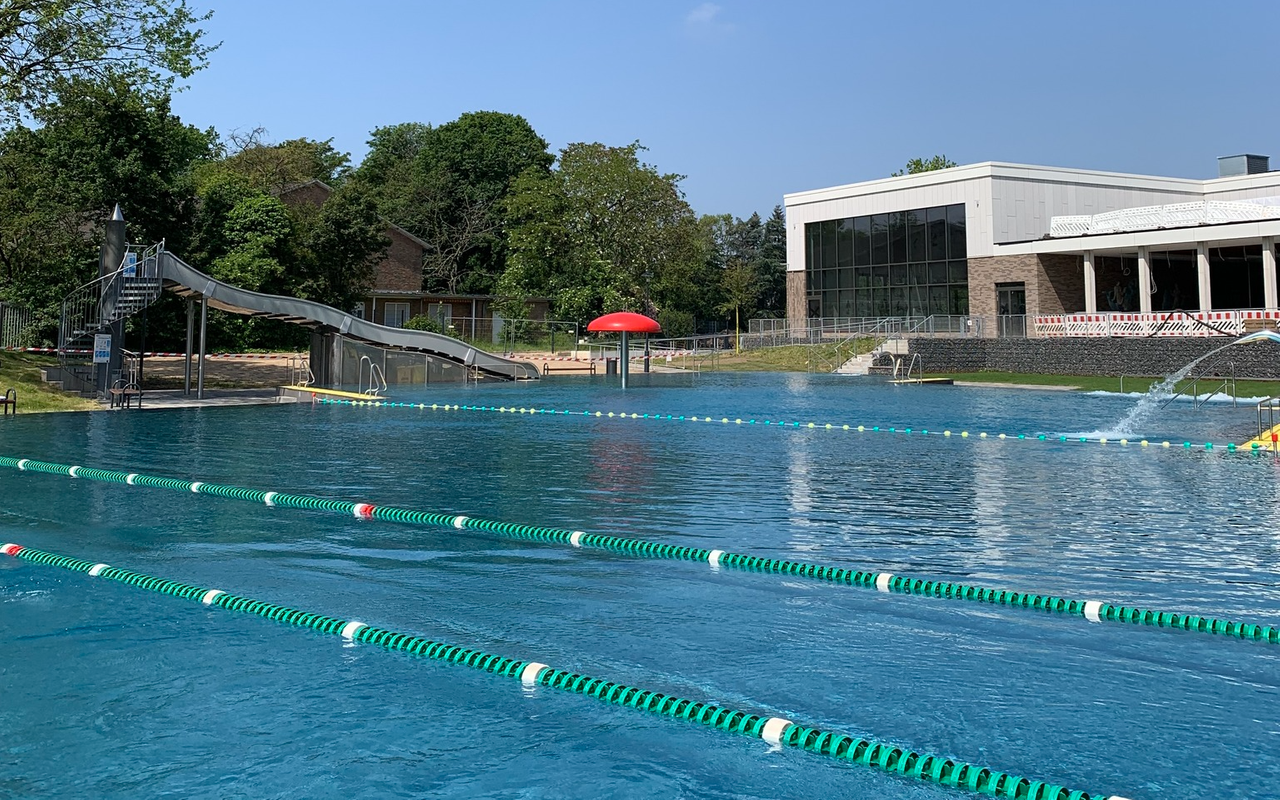 Ein Außenbecken im Freibad in Benrath.