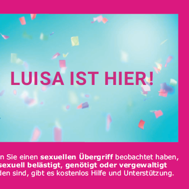 Ein Plakat mit dem Schriftzug "Luisa ist hier".