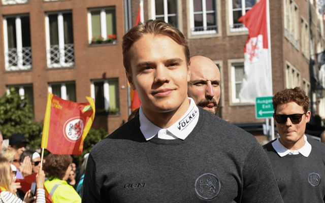 DEG-Neuzugang Daniel Assavolyuk auf der Saisoneröffnung der DEG.