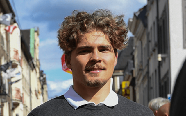 Kevin Marx Norén bei der Saisoneröffnung der DEG auf dem Marktplatz.