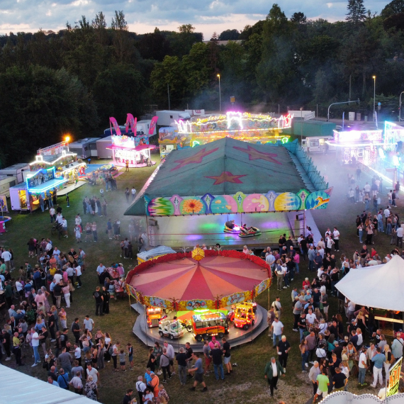Eine Luftaufnahme des Schützenfestes in Düsseldorf-Unterbach.