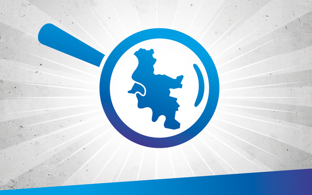 Eine blaue Lupe über einer Silhouette von Düsseldorf.