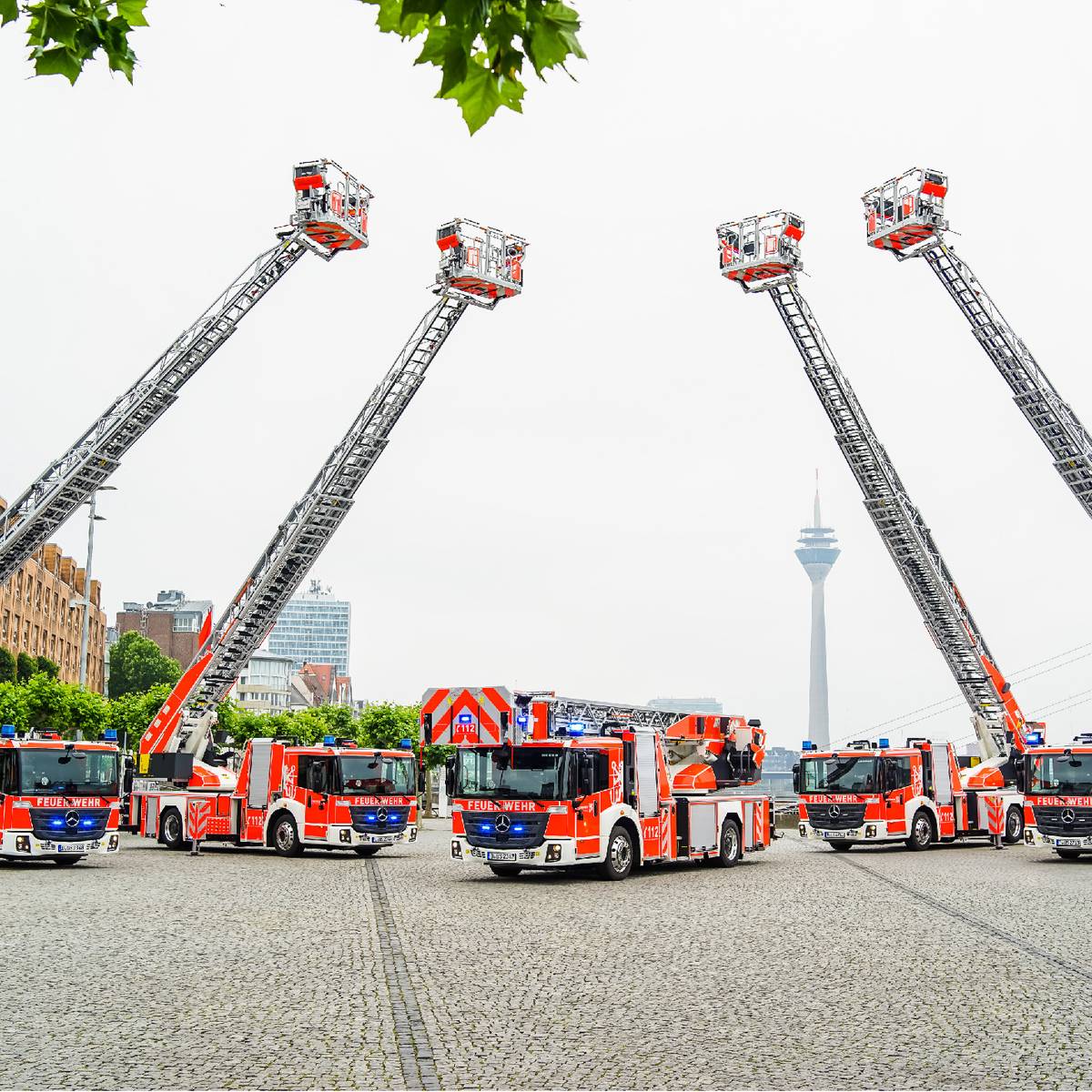 Düsseldorf-Gerresheim: Brand vor Autohaus - Antenne Düsseldorf