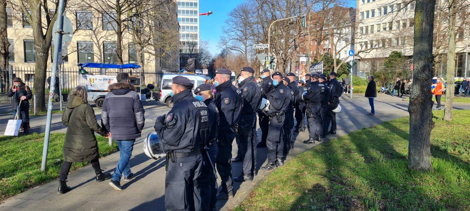 Anti-Corona Demo startet Protestzug 