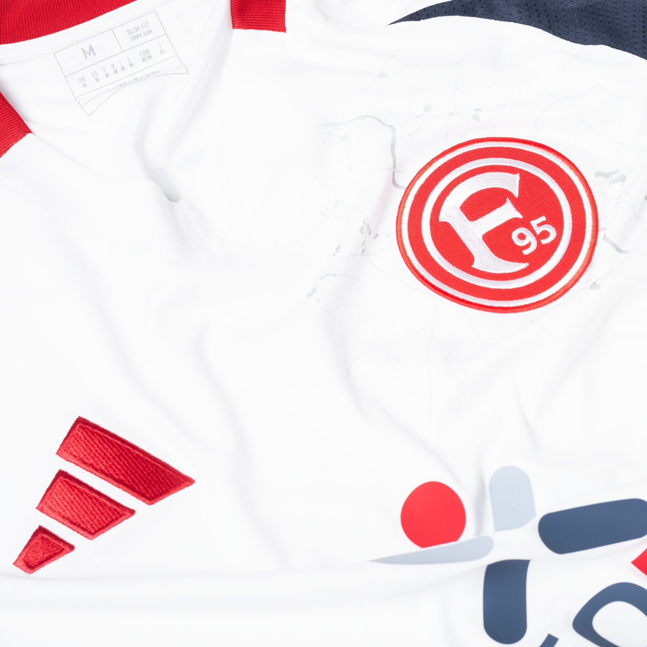 Fortuna Düsseldorf mit neuem Auswärtstrikot 