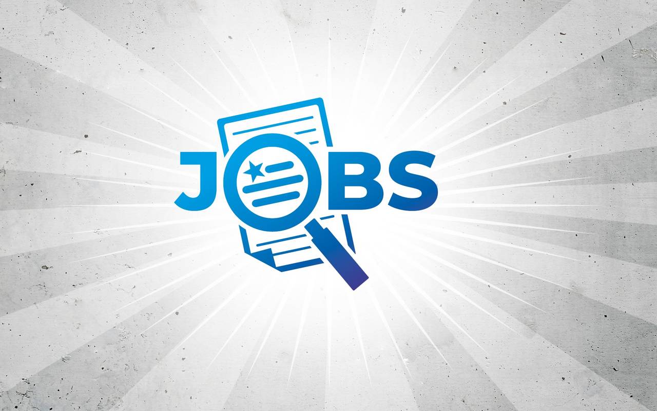 Eine Lupe vor einem beschriebenen Blatt Papier. Dazu der Schriftzug "JOBS".