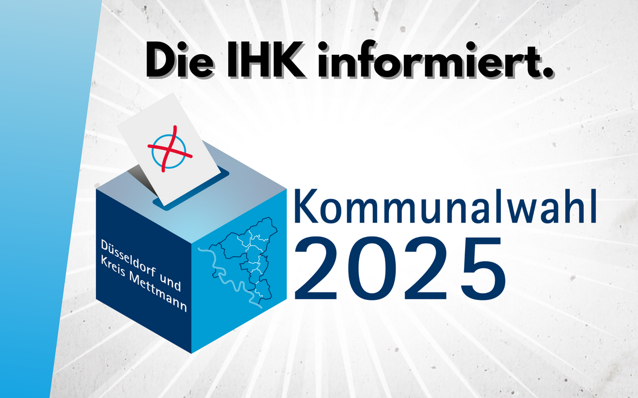 Zu sehen ist ein grauer Hintergrund mit einem blauen Schräger an der linken Seite. In der Mitte steht der Satz "Die IHK informiert.". Darunter sieht man eine Wahlurne mit einem Stimmzettel und den Titel "Kommunalwahl 2025".