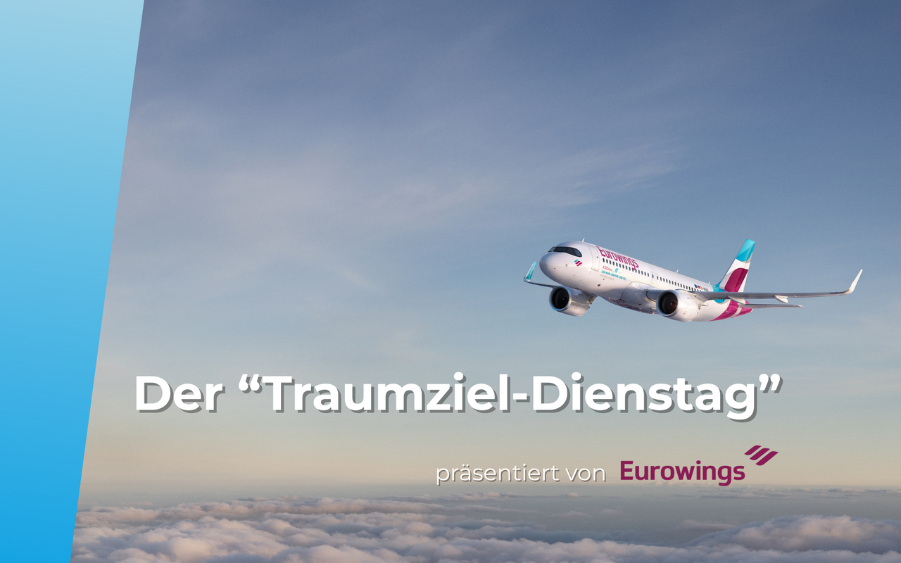 A320 neo Flugzeug von Eurowings am Himmel mit der Headline des Gewinnspiels "Der Traumziel-Dienstag, präsentiert von Eurowings"