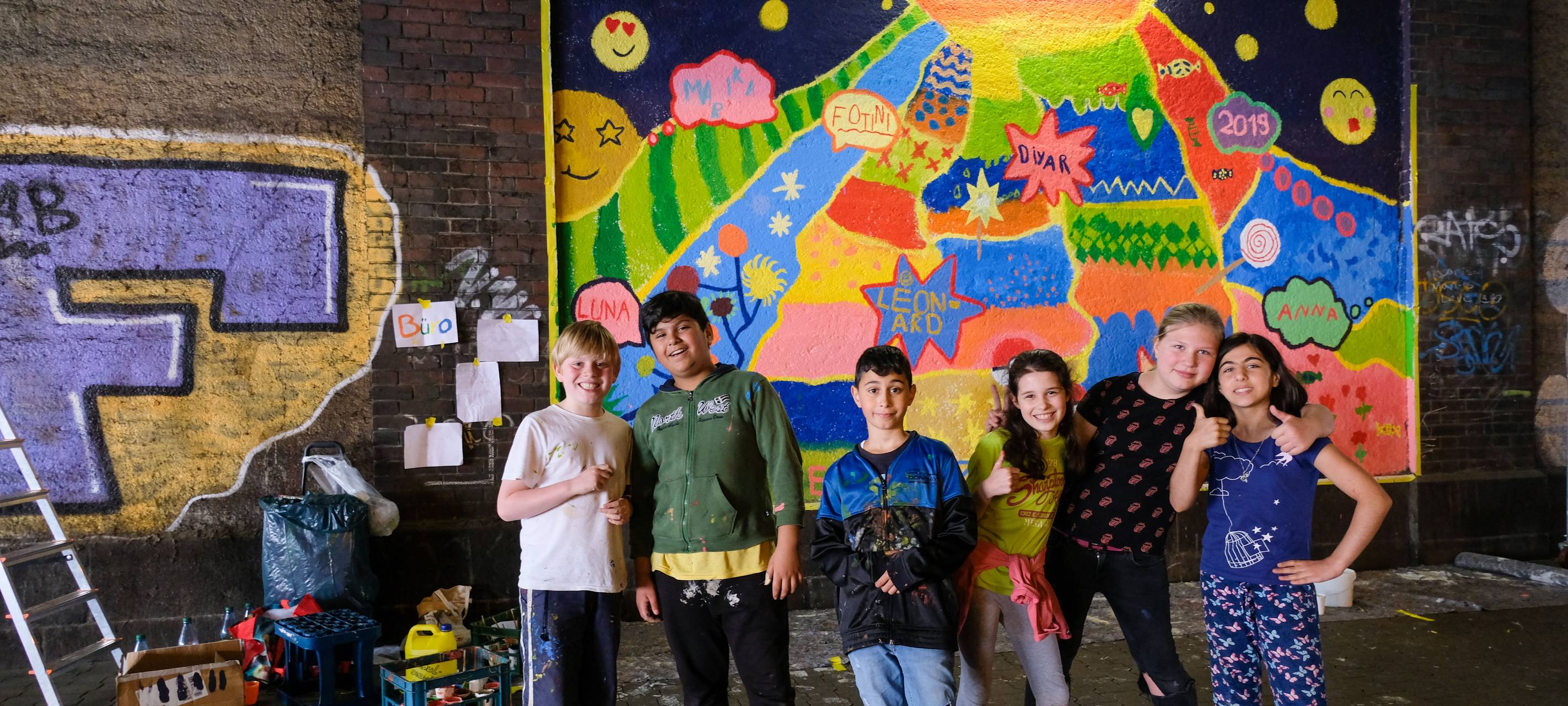 Die Unterführung Hüttenstraße ist jetzt bunt