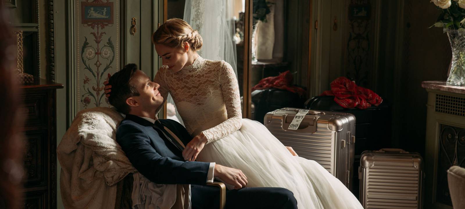 Grace und Alex lieben sich und freuen sich auf die Hochzeit.