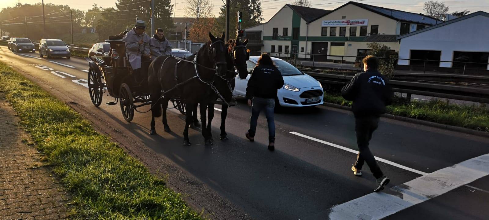 Kreativer Protest: Mit der Kutsche auf der Umweltspur