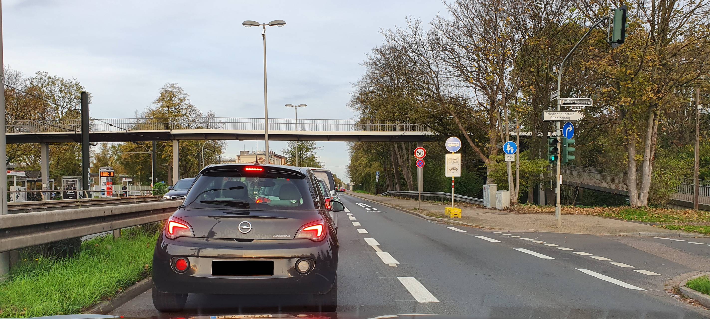 Stau auf der Umweltspur auf der Werstener Straße.