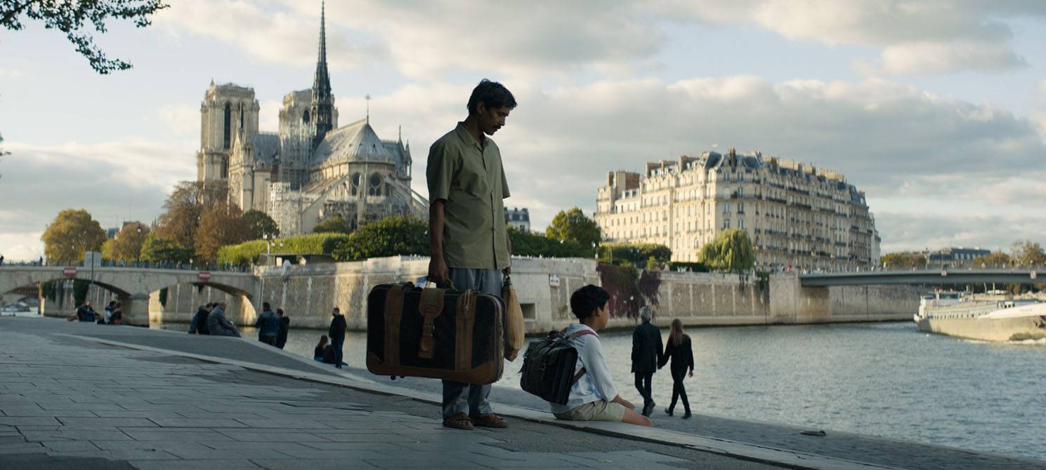 Fahim und sein Vater sind in Paris angekommen.