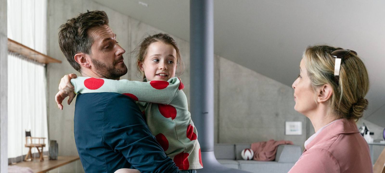 Isabelle streitet mit ihrem Ex James.