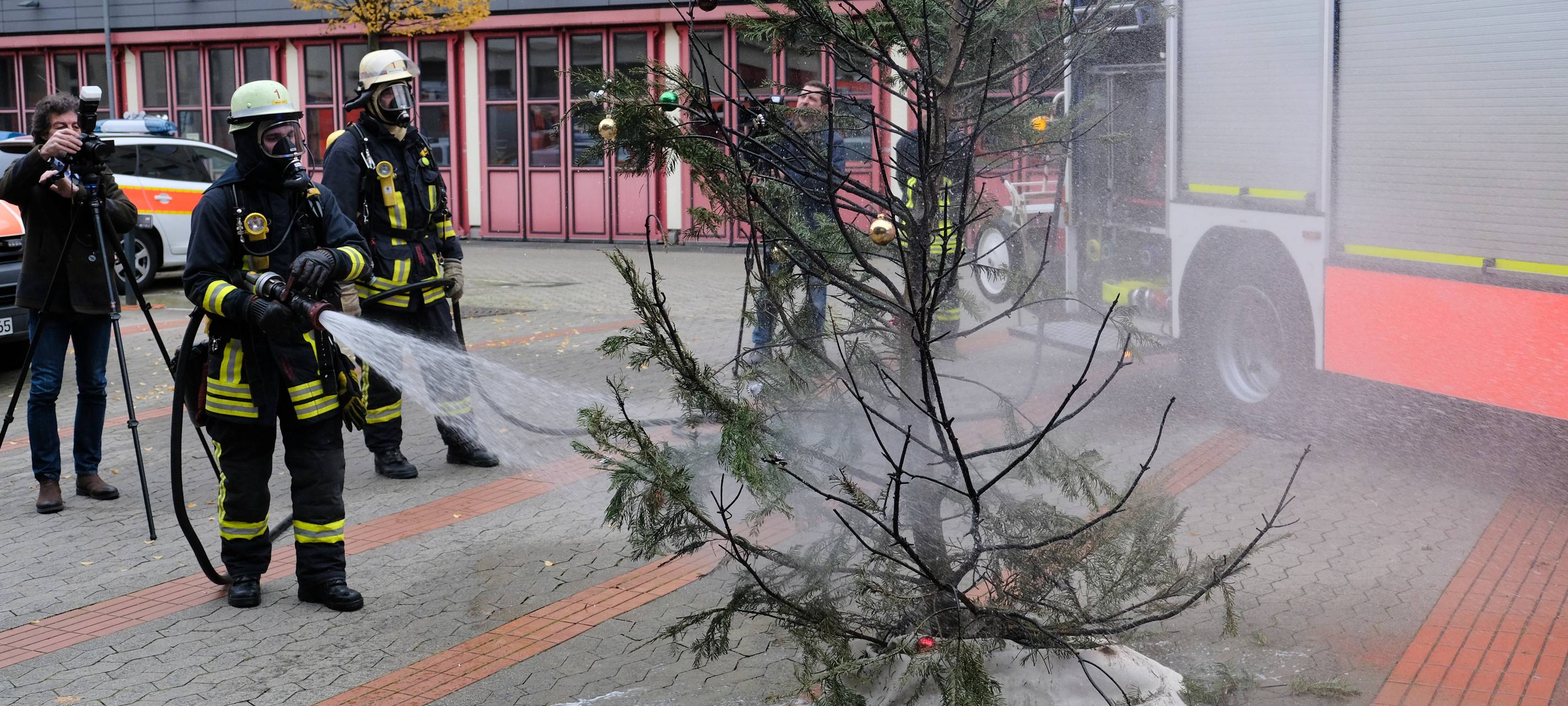 Feuerwehr Düsseldorf gibt Tipps zur Adventszeit