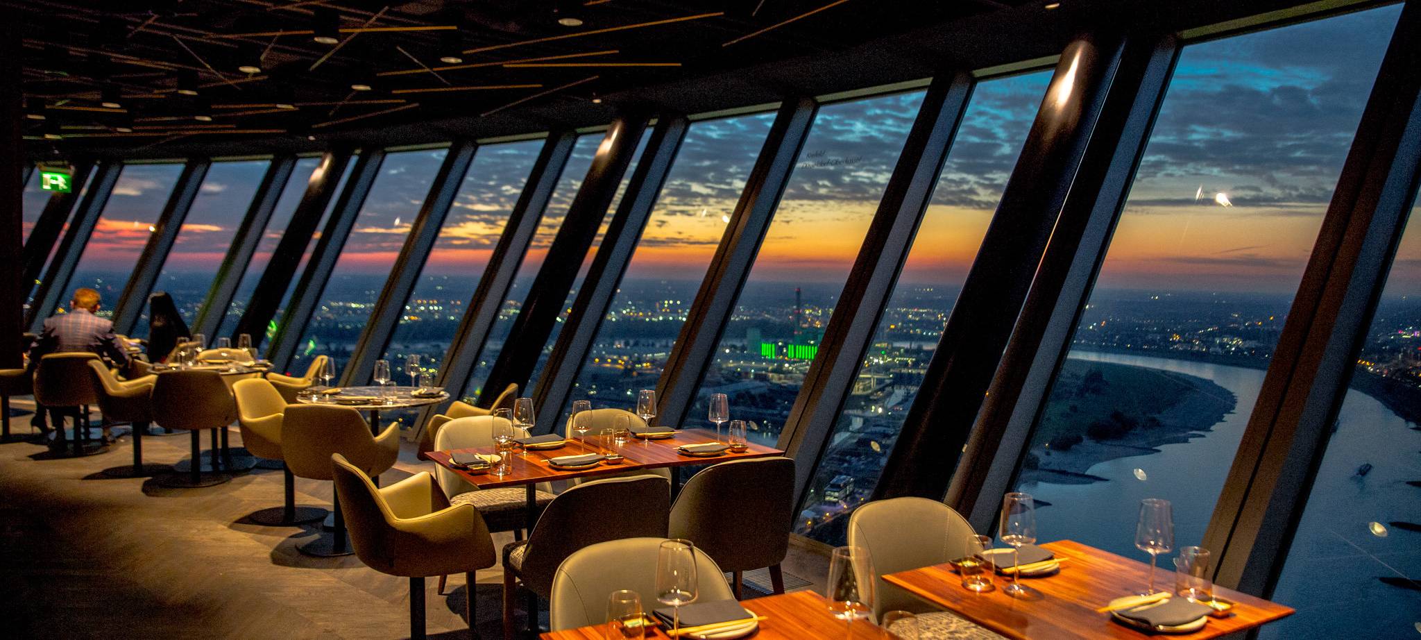 28. November 2019: QOMO Restaurant & Bar