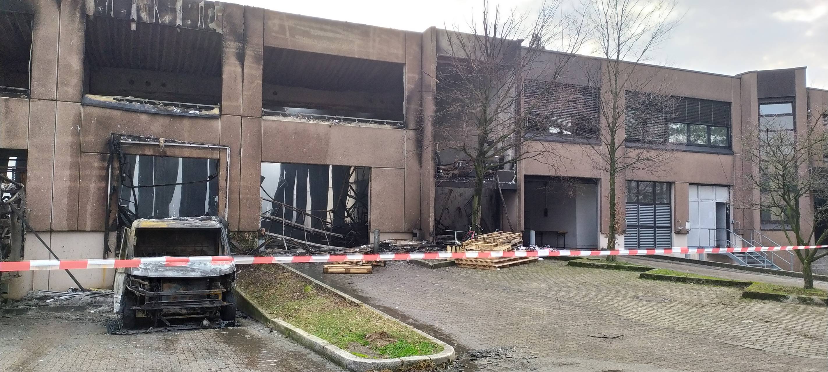Feuer in Heerdt: Großeinsatz für die Feuerwehr